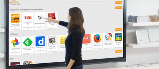 ecrans numeriques interactifs